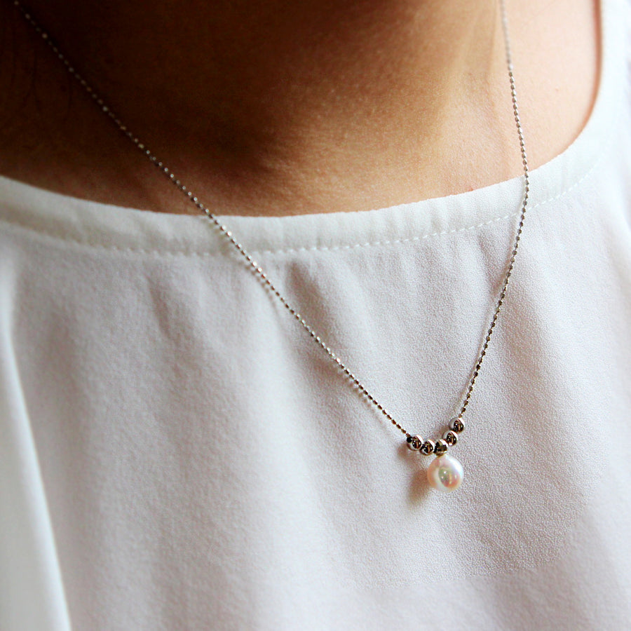 Petit 6 Akoya pearl design necklace from Uwajima