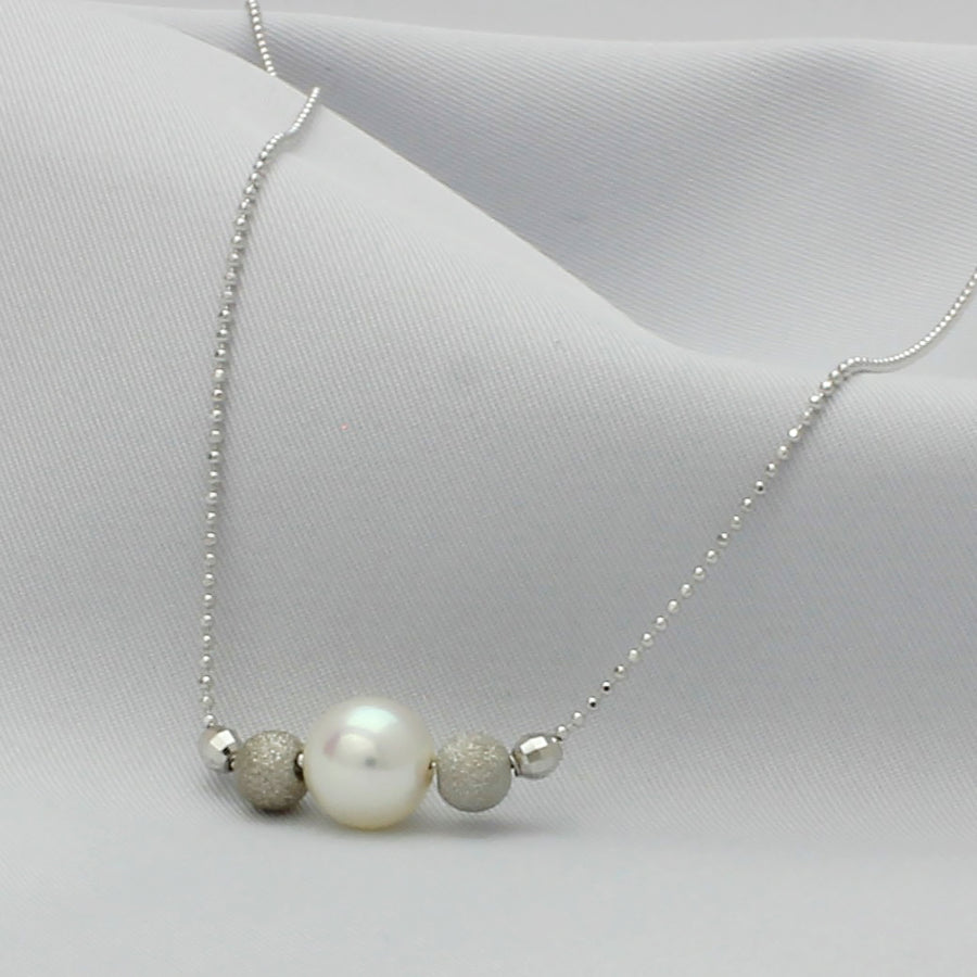 Petit 7 Akoya pearl design necklace from Uwajima