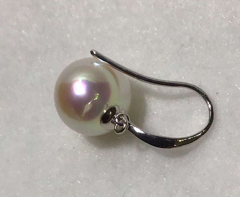 INSP oval pearl earrings