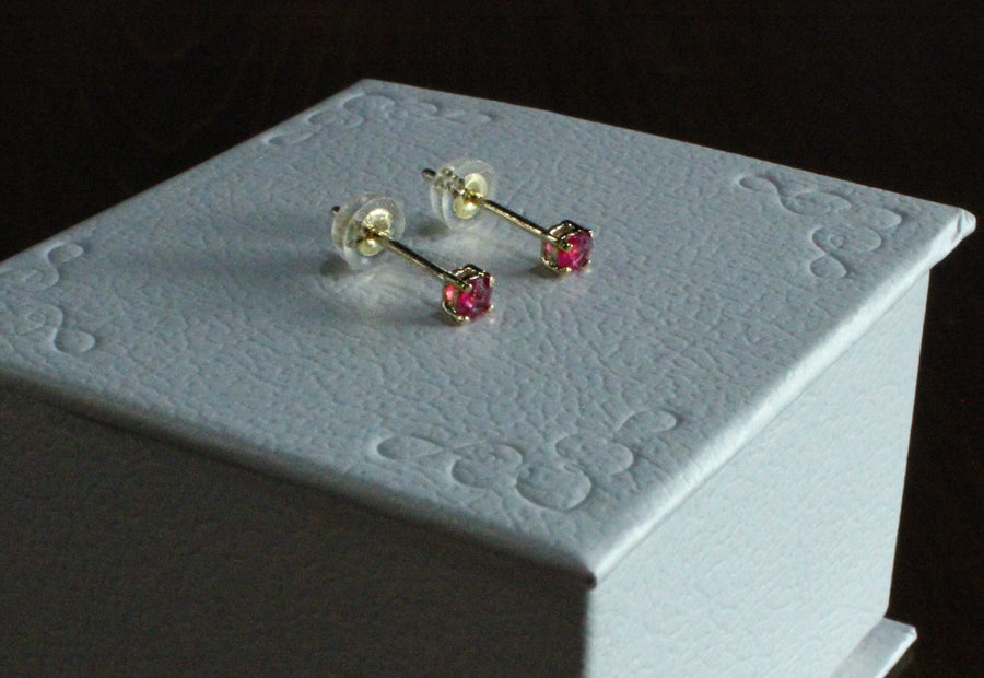 Petit 113 K18 ruby ​​earrings